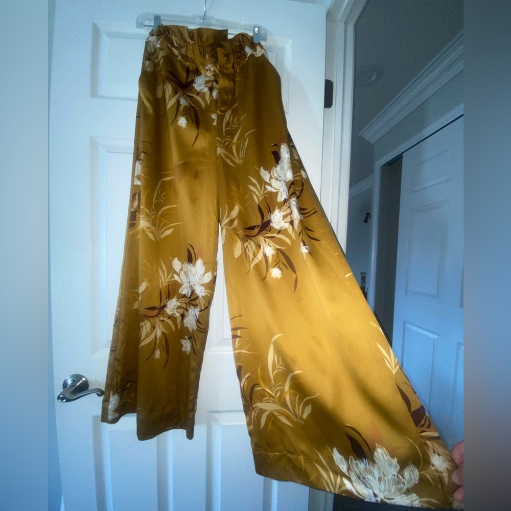 Sexy Flower Flare-Bottom Polyester pants (feels like silk)